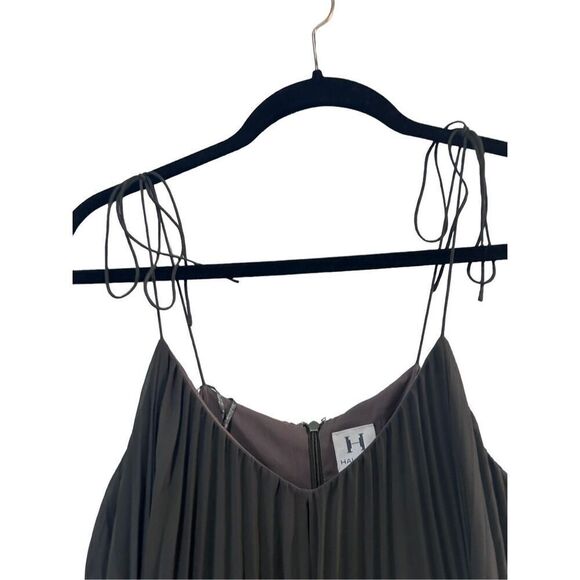 Halston Heritage Sleeveless Back Zip Clsure V-Neck Pleated Mini Dress Gray Size - Picture 5 of 11